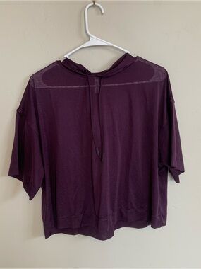 Athleta Sz XS Vapor Hooded Tee Women’s Sheer Pilates Pullover Short Sleeve Plum